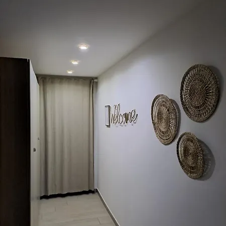 Fiumicino Airport Sunflower Room Exterior photo